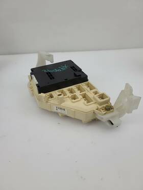 82743-47020 Toyota 2001 2002 2003 Prius Engine Bay Under Right Passenger Side Fuse Box Oem