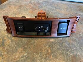 84751-0e040 Toyota 2008-2013 Highlander Front Seats Heat Switch With Aux 12v/120w Port Oem