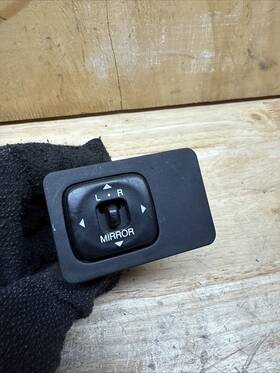 84870-60071 Toyota 98-02 Oem Land Cruiser J100 Power Side Mirror Adjust Switch Button