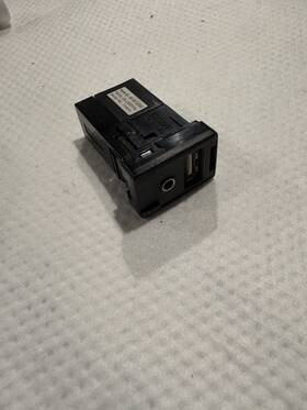 86190-52060 Toyota 12 13 14 Prius C Stereo Adapter Usb And Aux Oem