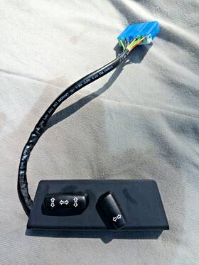 39993744 Volvo S60 S80 V70 Xc90 Rh Front Passengers Power Seat Switch Oem