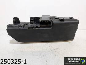 646-10980 Volvo Oem 2004-2007 V70 2.5l Fuse Box Engine