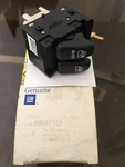 Gm Part # 89047312 Front Door Power Windwo Switch *new Box*. Fixed Price $39.99.
